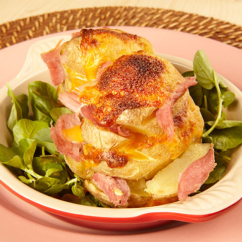 Flor de patata asada con cheddar y lacón